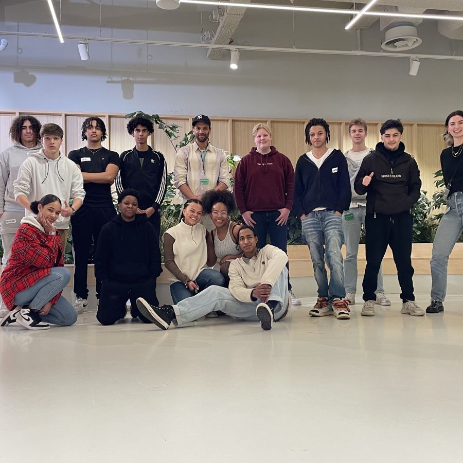 Groepsfoto van deelnemers na een trainingsavond
